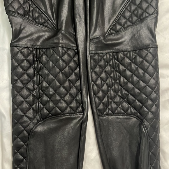 Spanx quilted faux leather leggings size Small - Picture 3 of 3